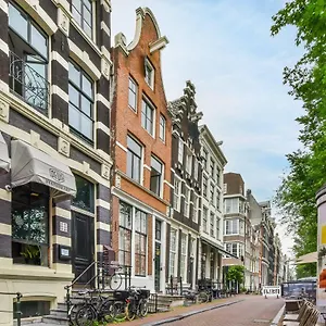 Homestay Tiny Attic On The Herengracht, Private, Amsterdam