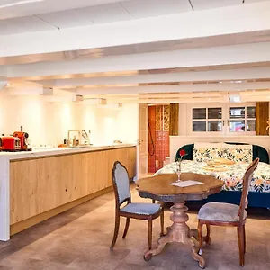 Apartment Next To Skinny Bridge Near Rembrandtsquare, Amsterdam